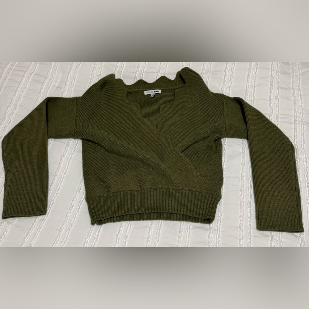 Fashion Nova Green V-Neck Sweater